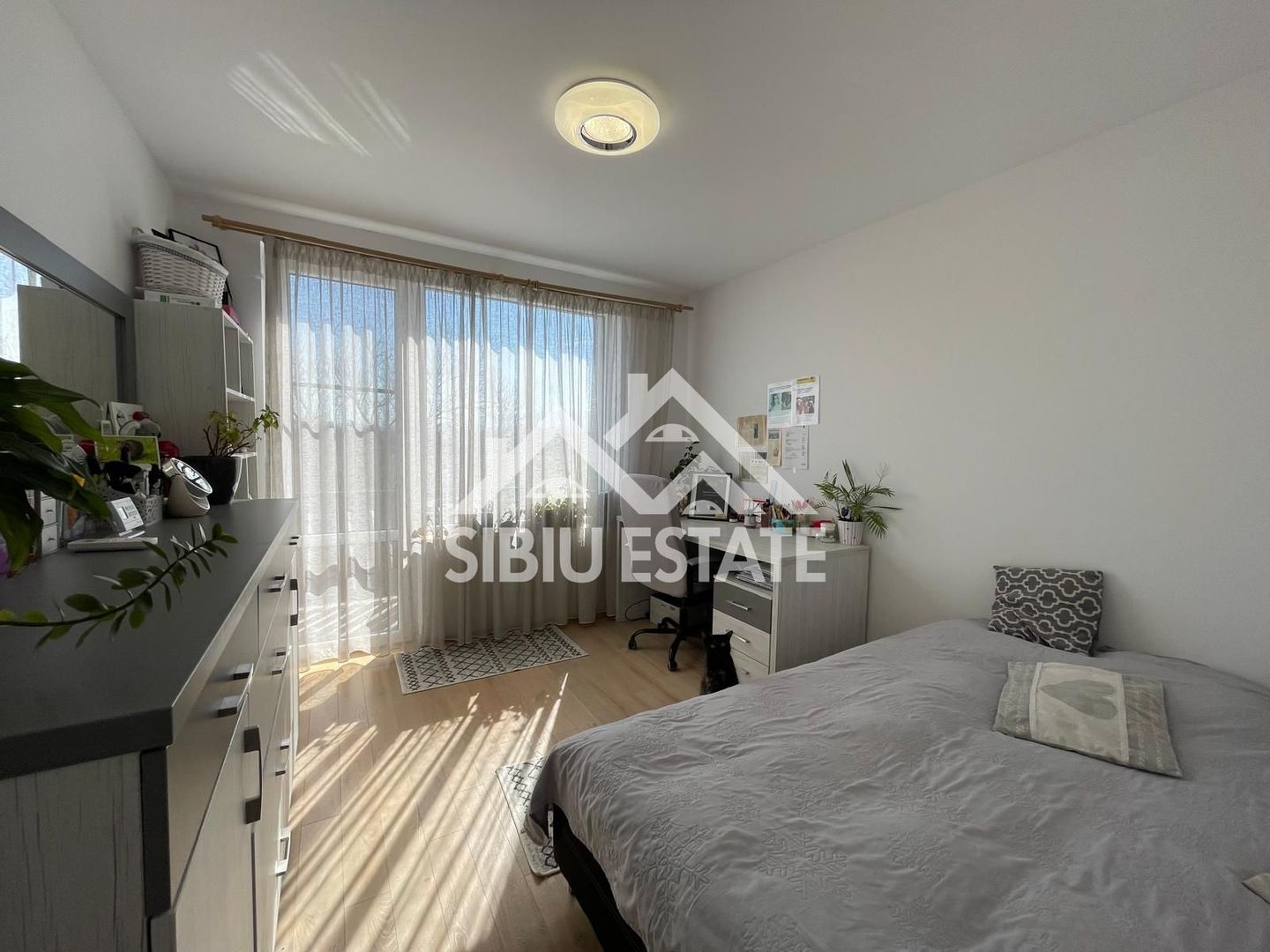 Casa cvadruplex de vanzare 4 camere, 2 locuri de parcare - Poză 9