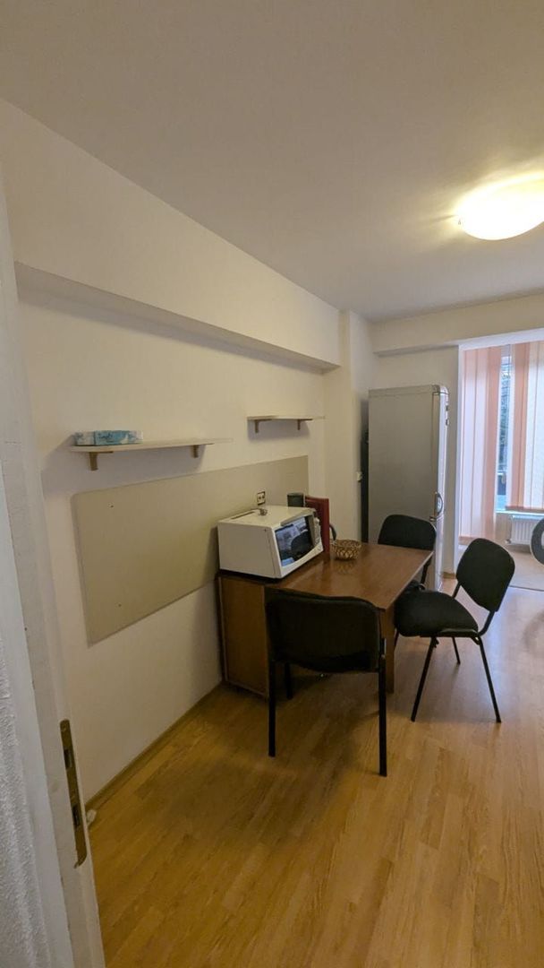 De inchiriat apartament cu 3 camere, Mazepa 1 la BR-uri, etaj 1, 550 euro - Poză 2