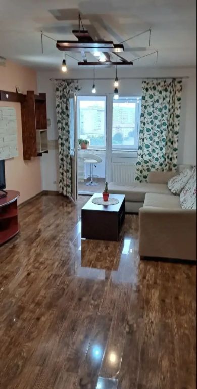 Apartament 2 camere, decomandat, Cetate, bulevard - Poză 1