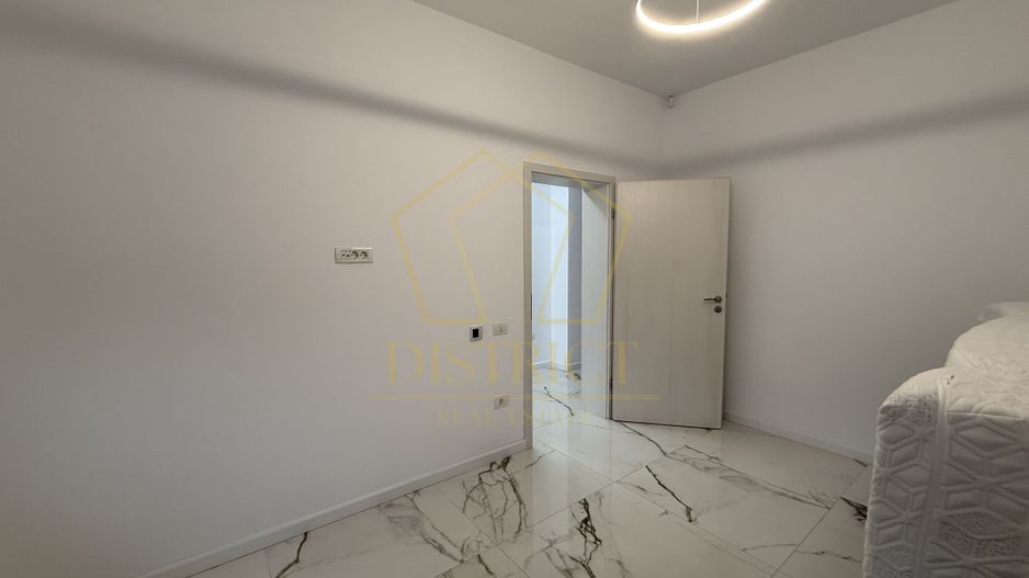 Duplex despartit prin garaj cu 5 camere  |  Dumbravita - Poză 12