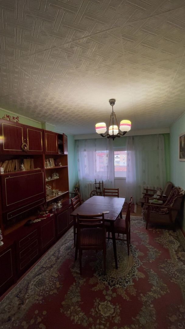 Apartament cu 3  camere de vanzare in Blaj - Poză 1