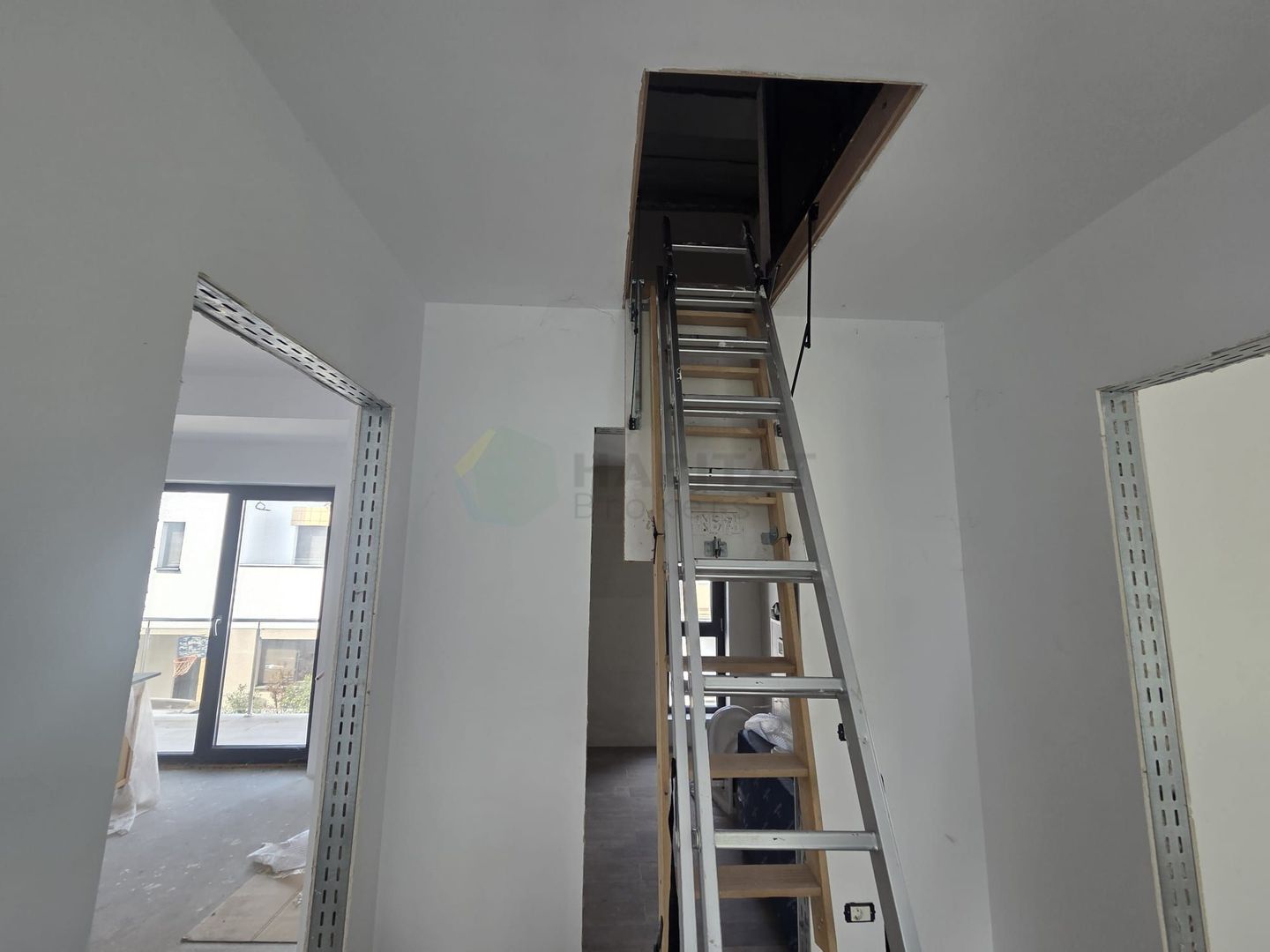 Vilă spațioasă Tunari | Curte mare | Complex închis - Poză 13