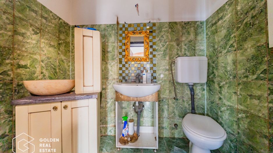 Casa spatioasa cu piscina si teren generos in Bujac - Poză 14