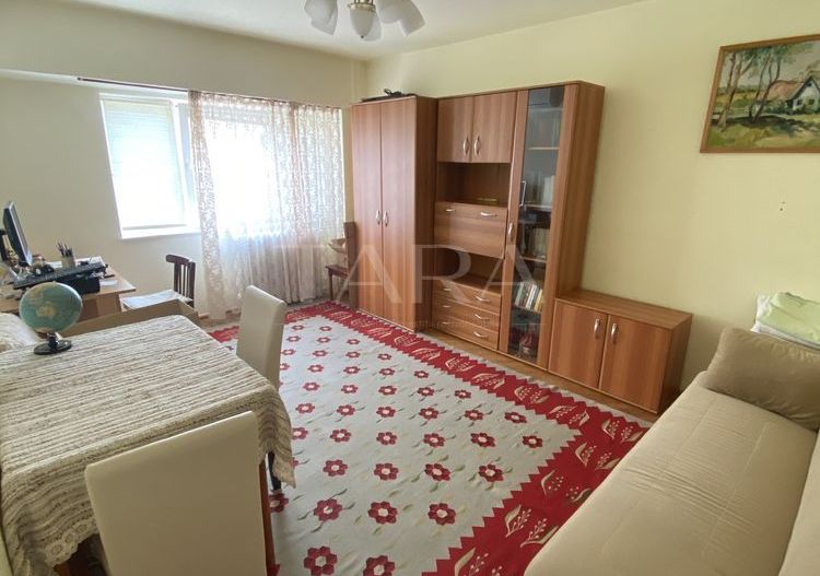 Vanzare un apartament spațios cu 3 camere, situat în Cluj-Napoca. - Poză 1