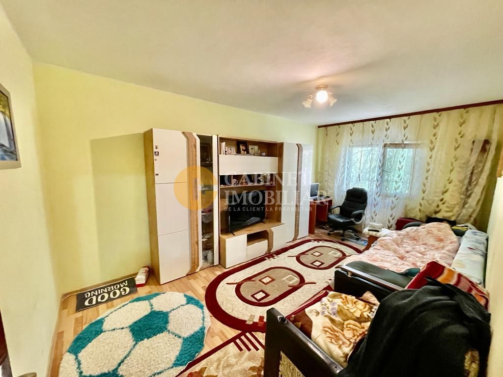 Etaj 2 Apartament 2 Camere Decomandat LIDL-Nicolina Bloc 1983 - Poză 1