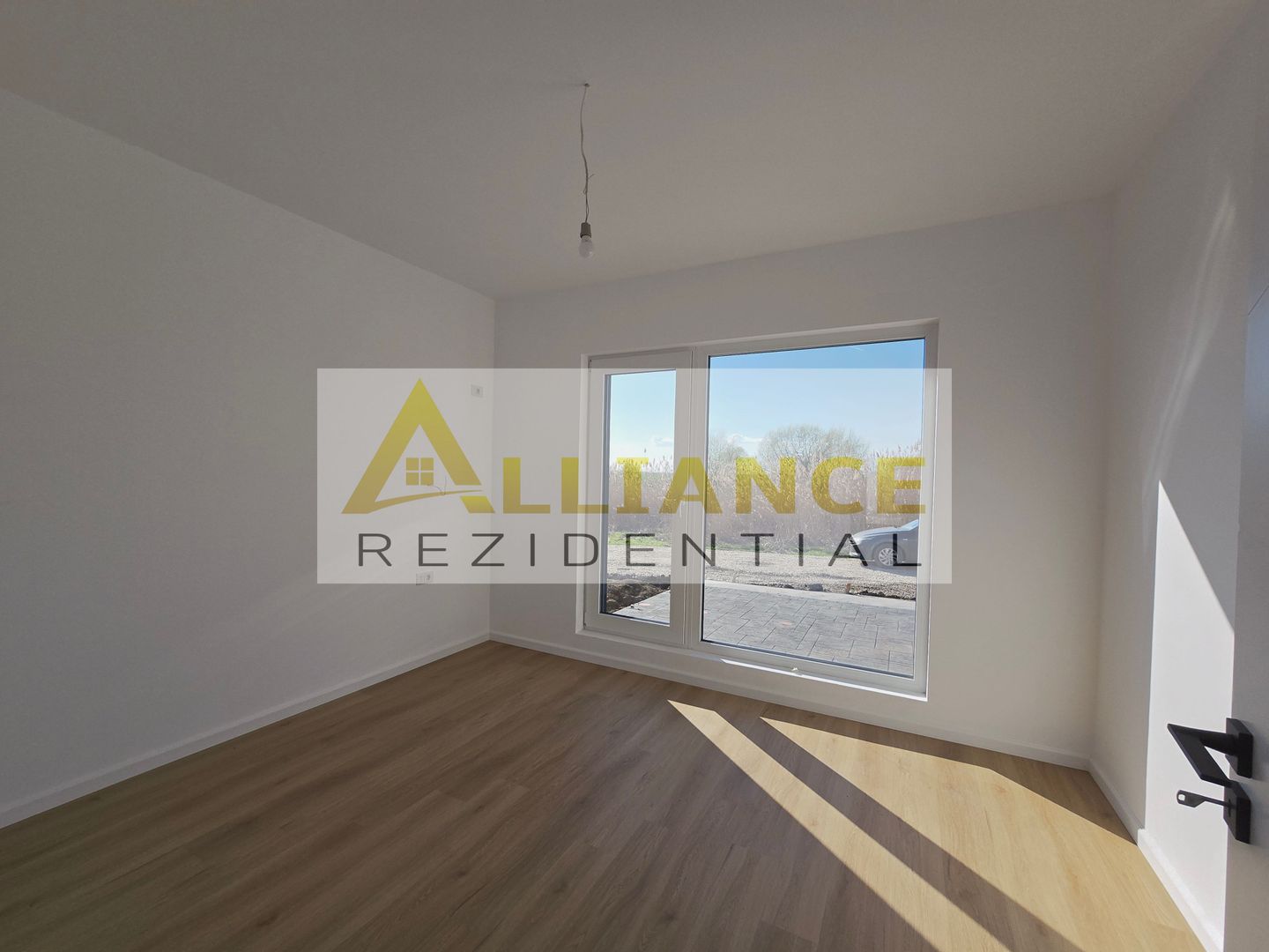 Casa individuala-100m de PENNY-beci-geamuri tripan - Poză 6