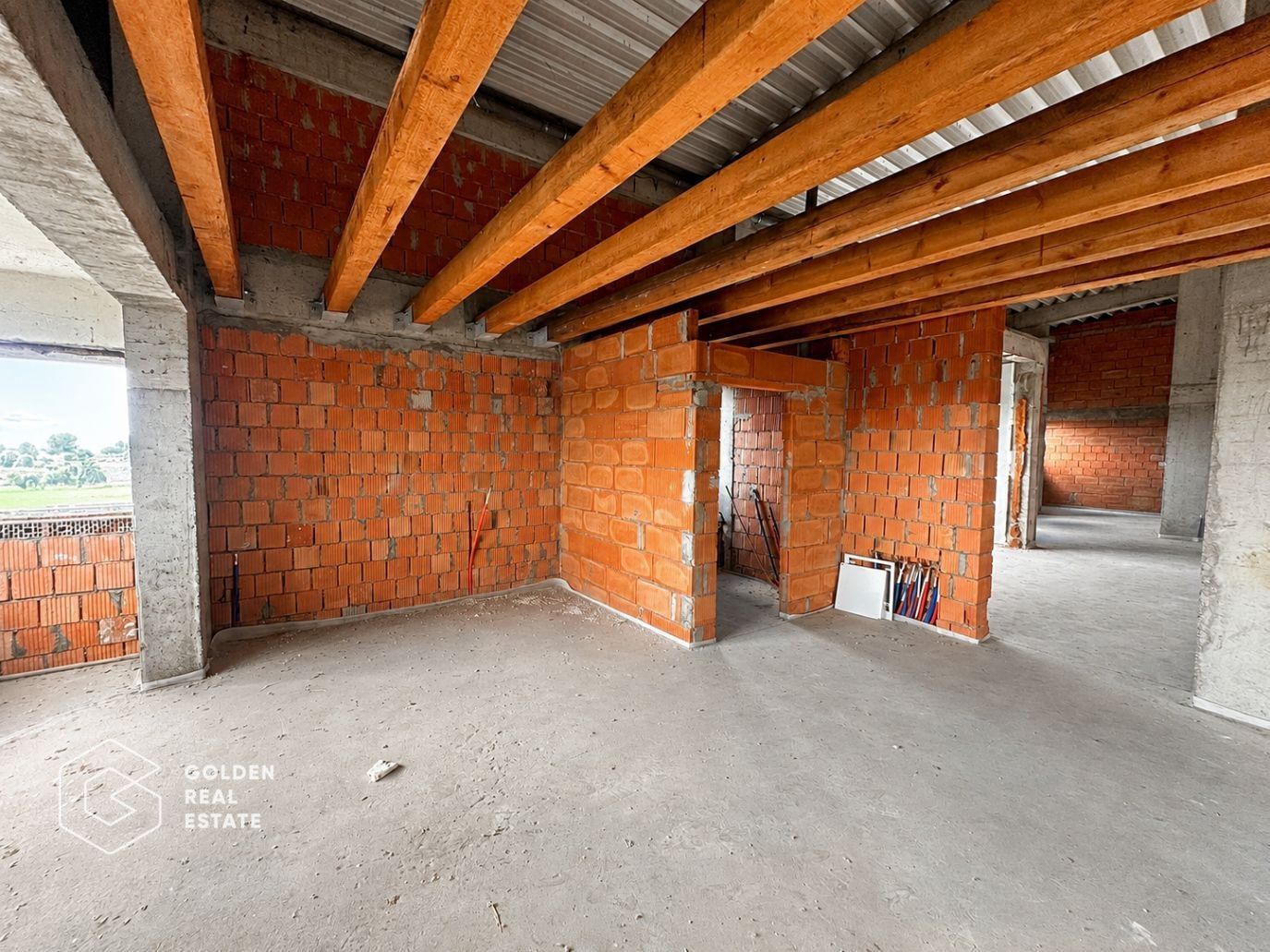Penthouse cu potential exceptional, la rosu, 170mp, mansardabil pana la 300mp - Poză 5