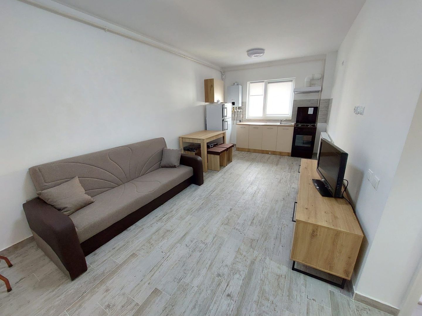 Apartament cu doua camere, Aparatorii Patriei,90.000€ - Poză 1