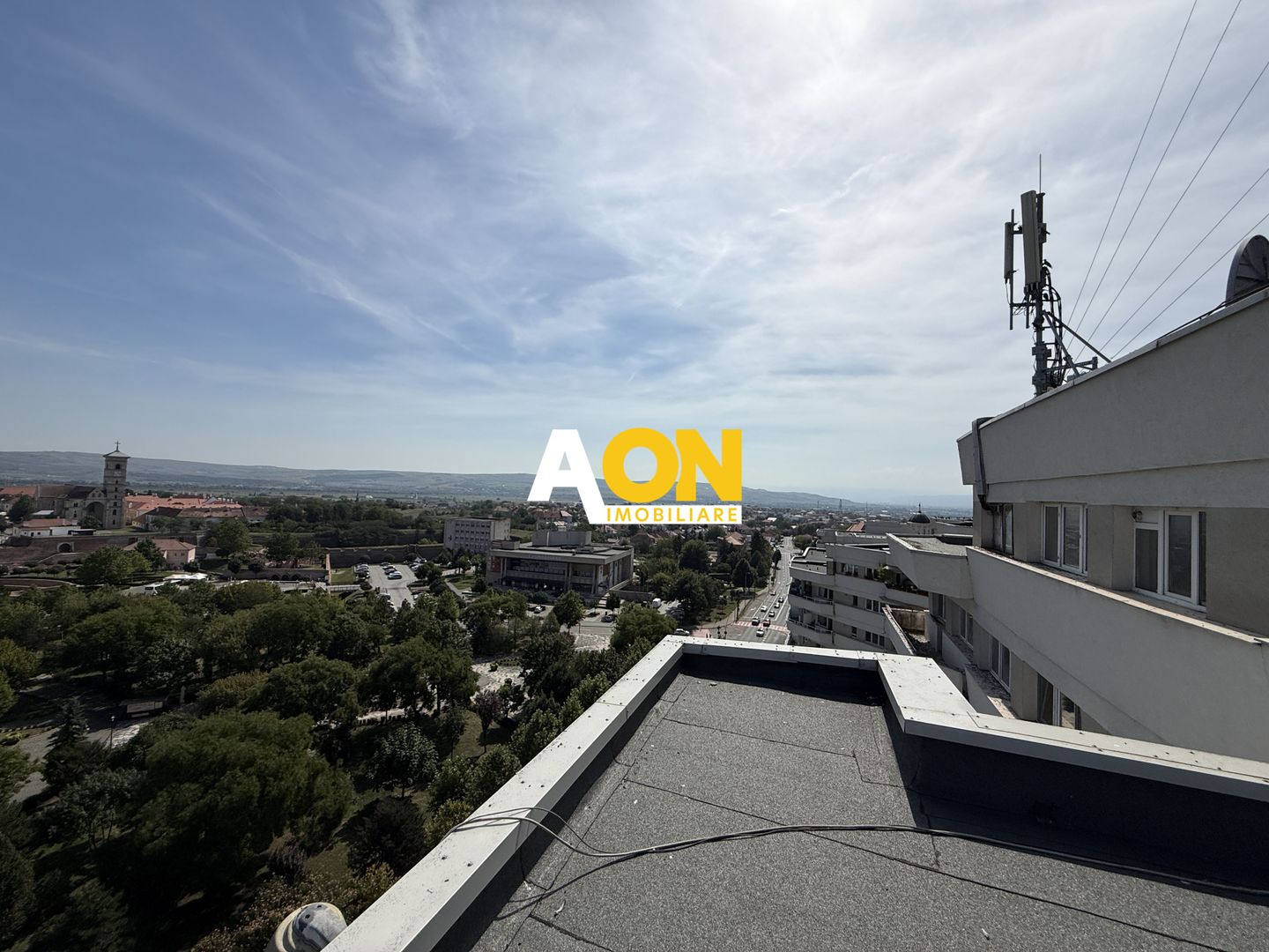 De vanzare apartament 2 camere, vedere superba Cetatea Alba Carolina - Poză 16