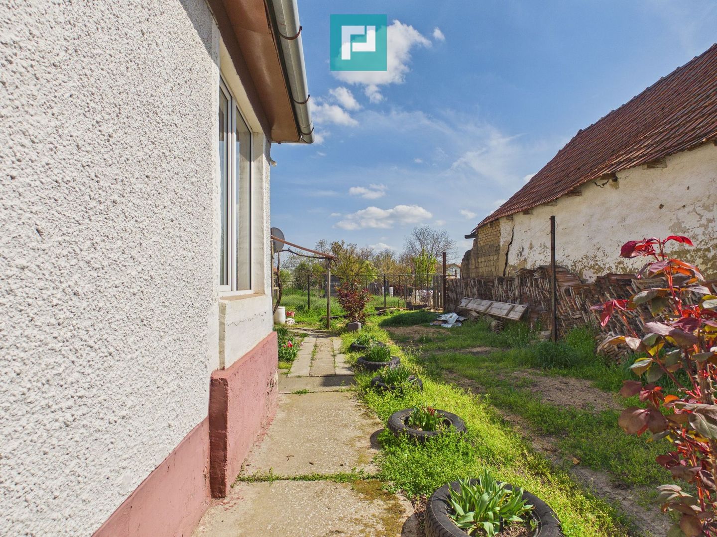 Casă cu 3 camere și 1047 mp în Peregu Mic - Poză 7