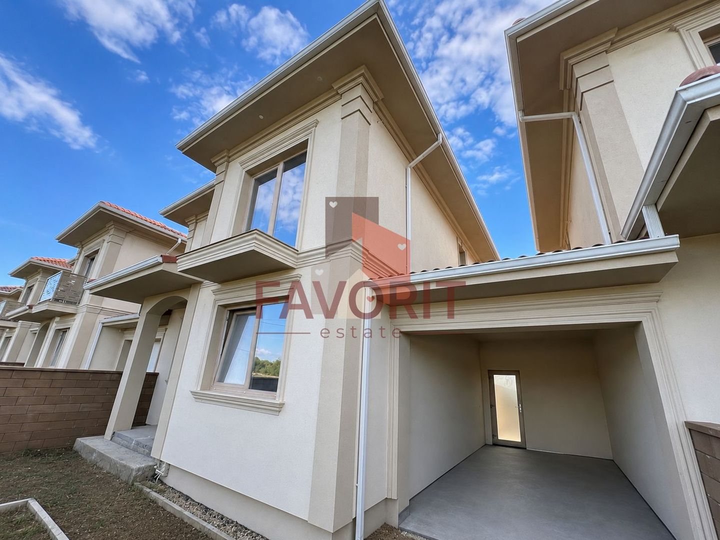 Duplex 5 camere despartit prin garaj | Giroc - Poză 1