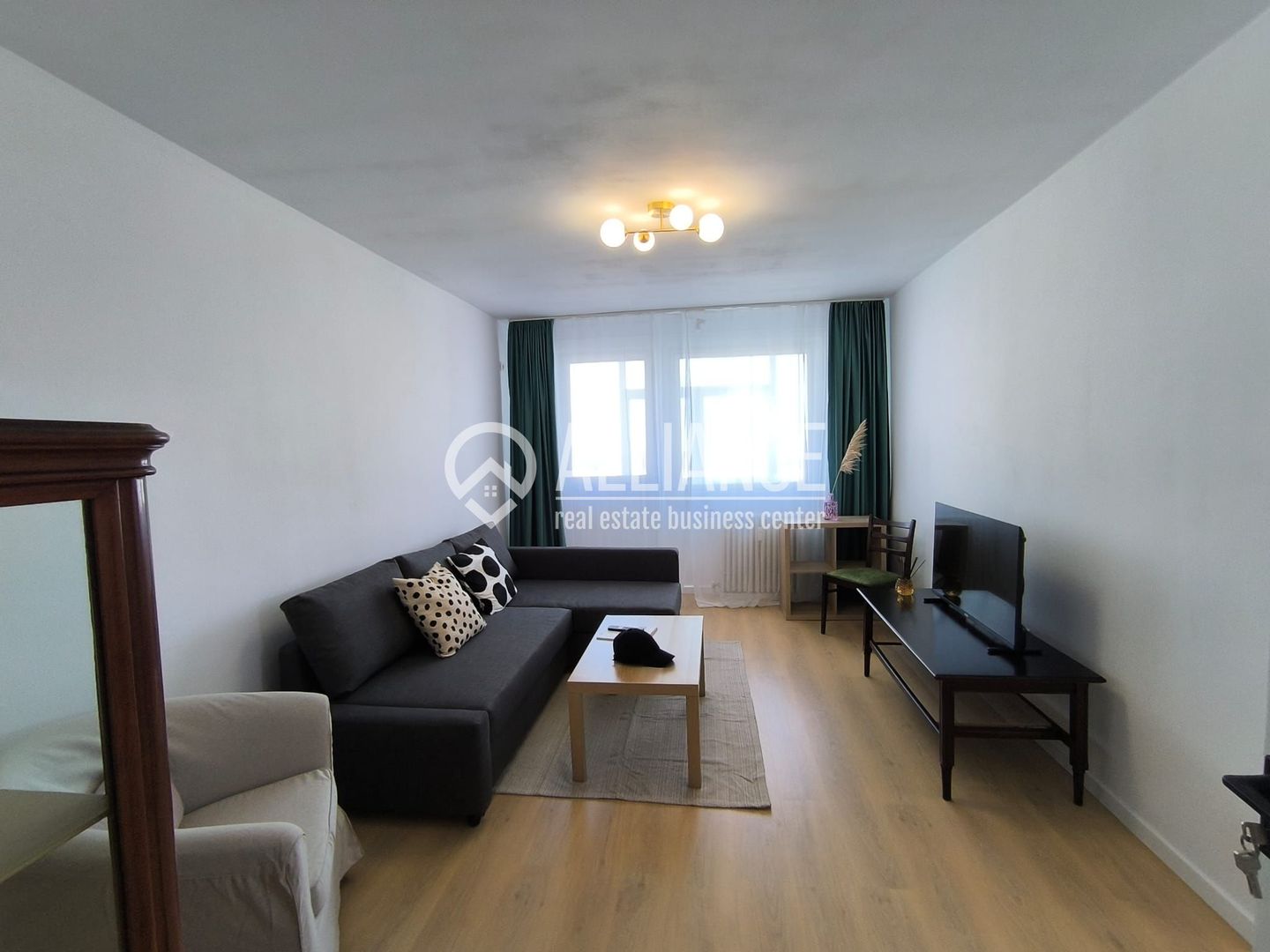 CENTRU TRAIAN(cod03)- 2 camere insorite si cu panorama catre port! - Poză 2