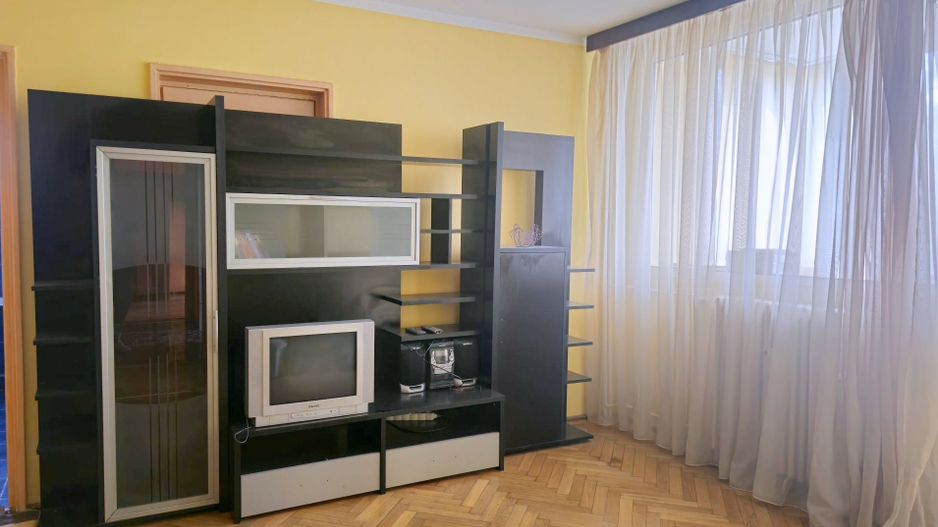Apartament 3 camere de vanzare - Tiglina 1 - Strada Saturn - Etaj 2 - Poză 2