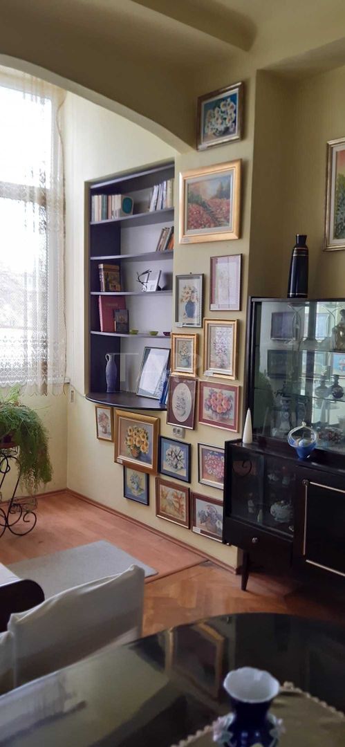 Apartament spațios, 3 camere, zonă semicentrală, 73 mp + curte - Poză 3