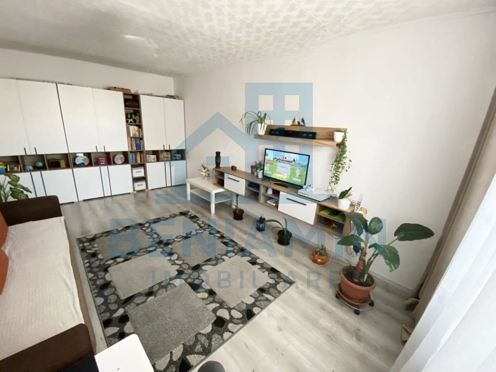 Apartament 3 camere Decomandate-Florilor-Etaj 3-Suprafata 74mp-Liber - Poză 2