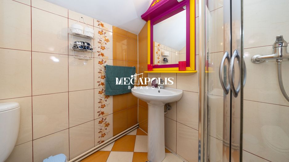 Pensiune de vânzare în Râșnov | 14 camere | 427 mp - Poză 40