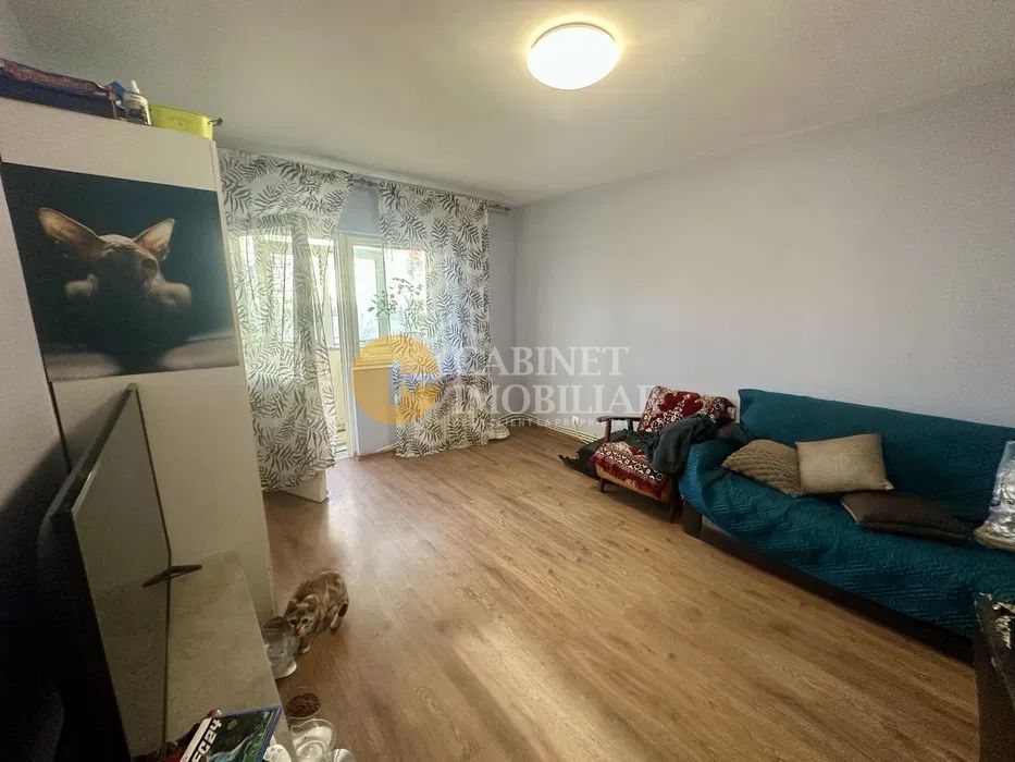 4 Camere Decomandat  - Etaj 1 - Zona Galata/ Biserica Galbena - Poză 1