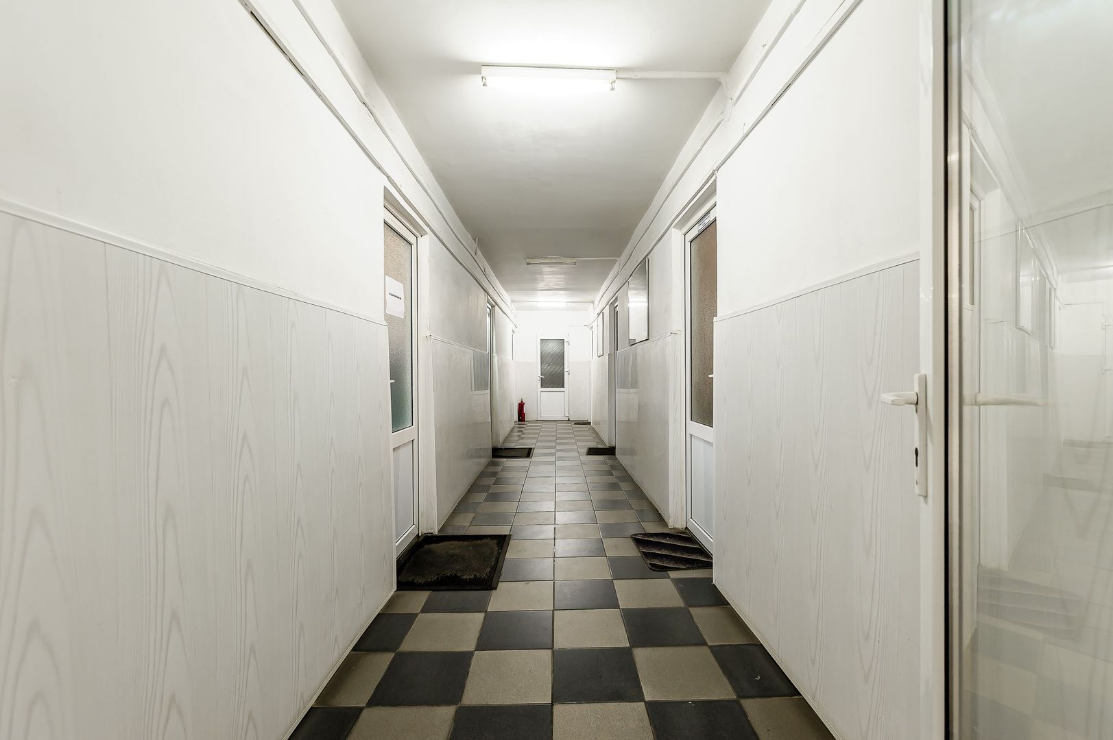 Birouri și platformă betonată cartier Micălaca - Poză 4