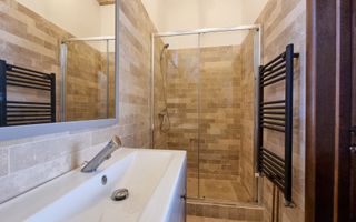 Casă individuală complet renovată, situată în centrul istoric al Brașo - Poză 16