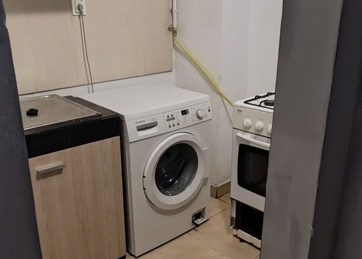 BRASADAS vinde garsoniera la etajul 1/4 pe Ostrovului. - Poză 2