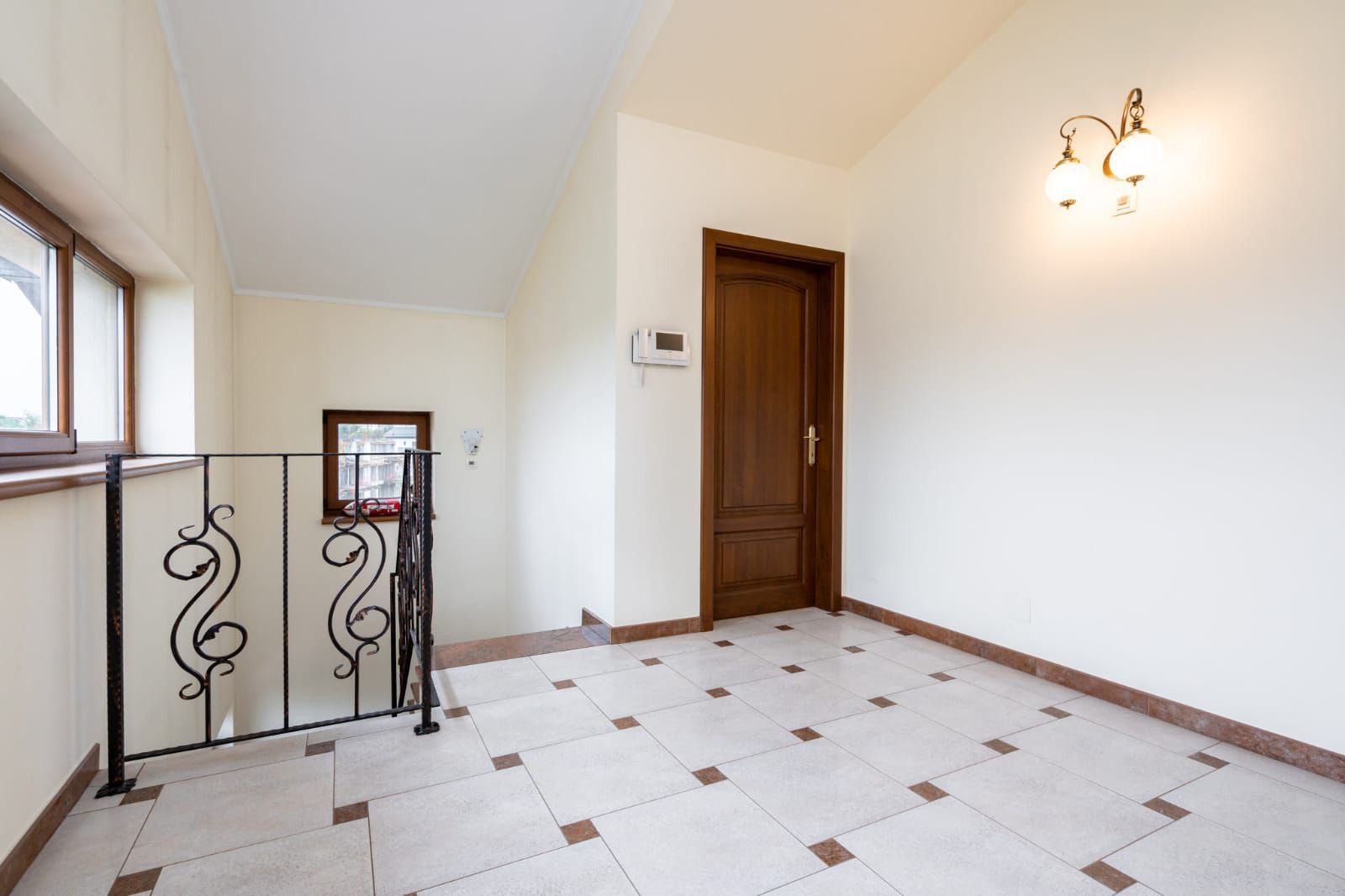 Vilă premium 11 camere | Dămăroaia | saună | fitness | teren 1.000mp - Poză 22