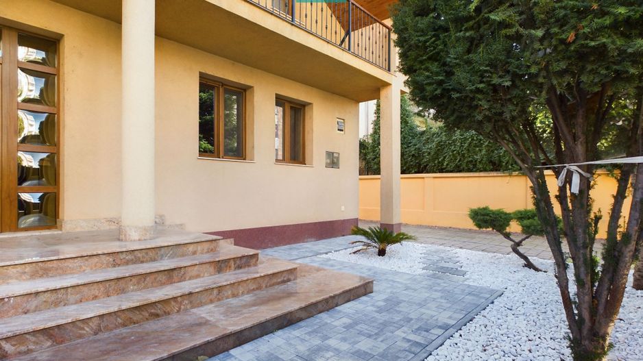 Vilă cu teren generos în Pârneava - Poză 9