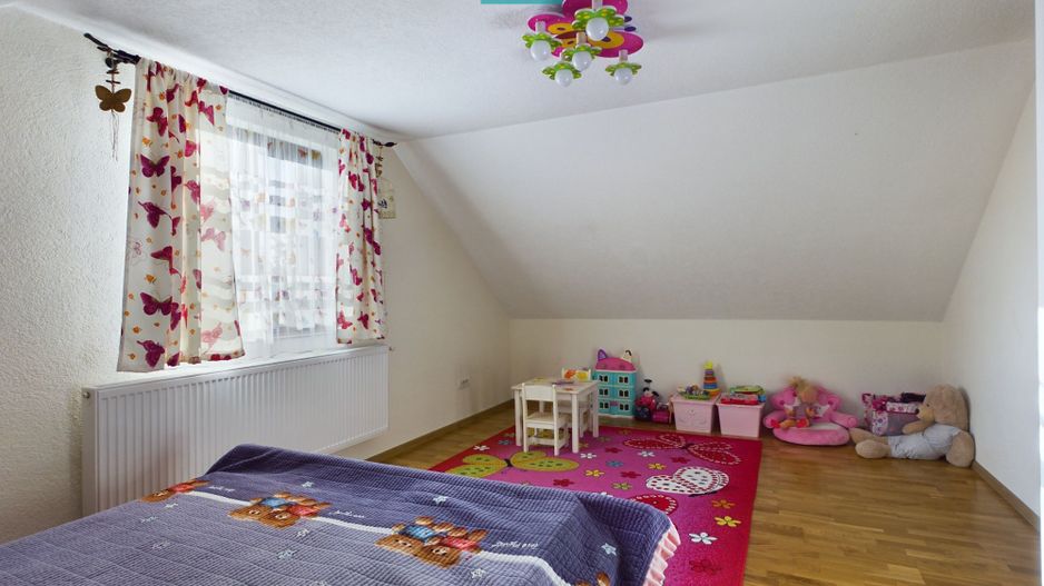 Vilă cu mansardă în Bujac - Poză 29