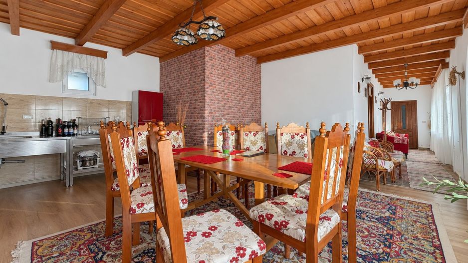 Casă pe parter, cu teren de 1.280 mp și foișor închis – Covăsânț, Arad - Poză 3