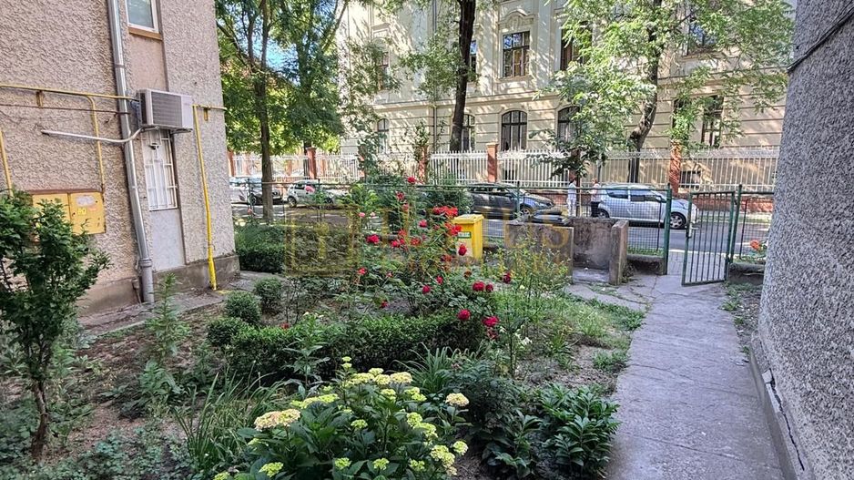 2 camere| vis a vis de Liceul Loga| zona superba, linistita| centrala proprie| - Poză 14