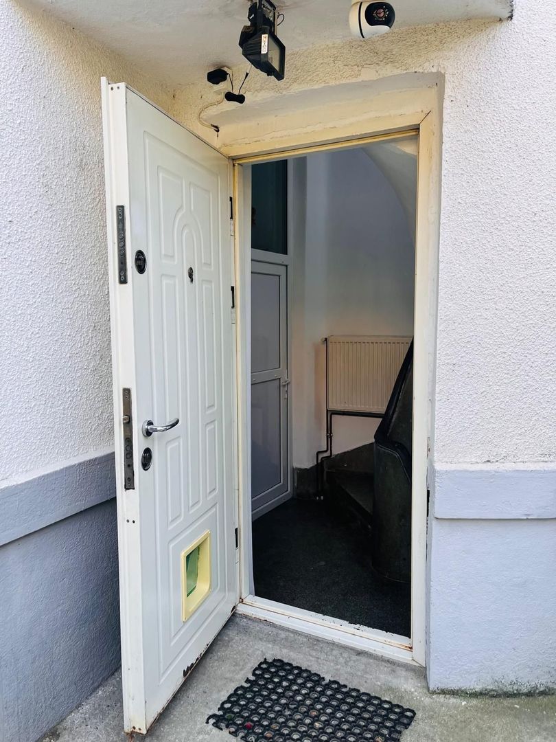 Spatiu stradal, central, cu vad comercial si vizibilitate excelenta - Poză 10