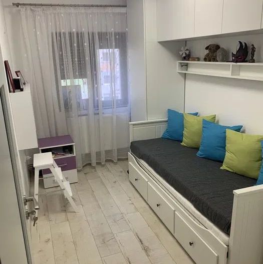 Apartament 3 camere Decomandat - Poză 5