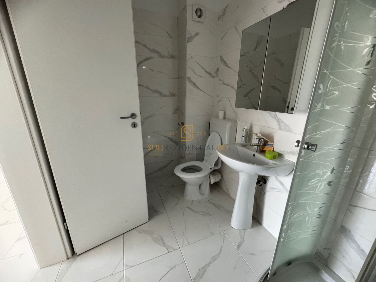 Apartament 3 camere decomandat, 83 mp, loc de parcare, mobilat complet - Poză 12