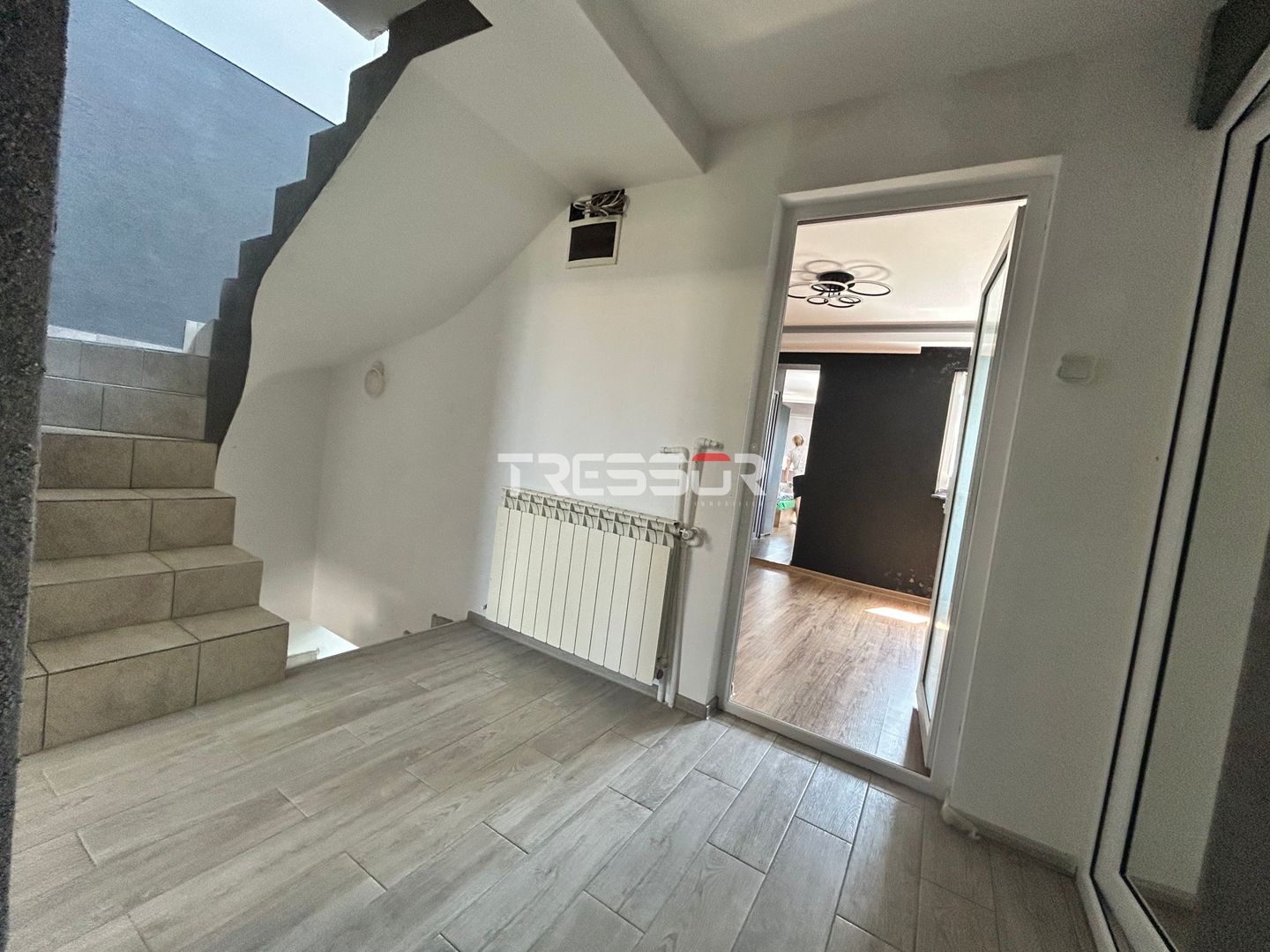 Casă P+1E cu terasă circulabilă, garaj amenajat și finisaje moderne - Poză 23