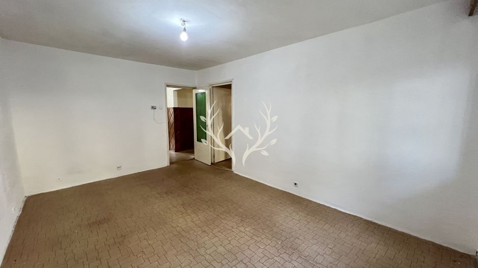 Apartament cu 3 camere, pregatit pentru renovare in Zorilor - Poză 3