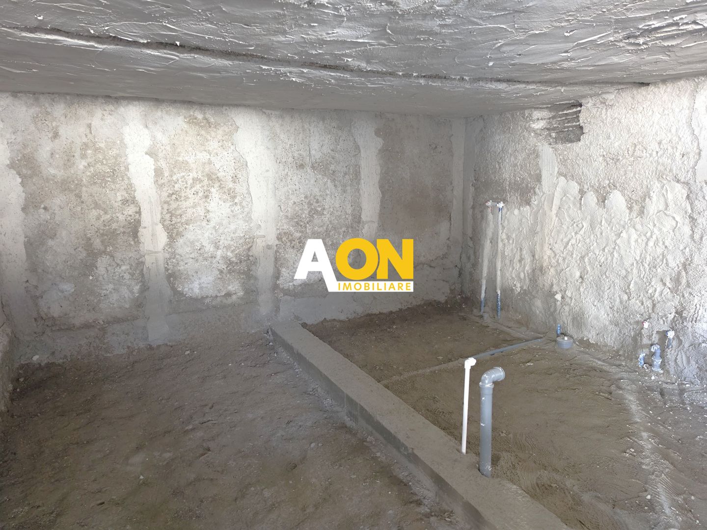 Casă semifinisată, 4 camere, 350 mp teren, la asfalt, zona Centru - Poză 13