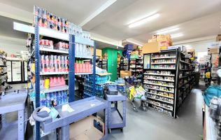 Spațiu comercial cu terasă - 350 mp