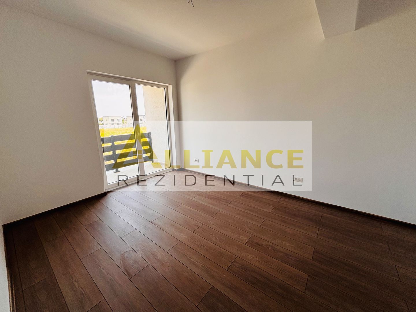 Casa tip duplex , 4 camere , 3 băi , 120 mp utili ! - Poză 7