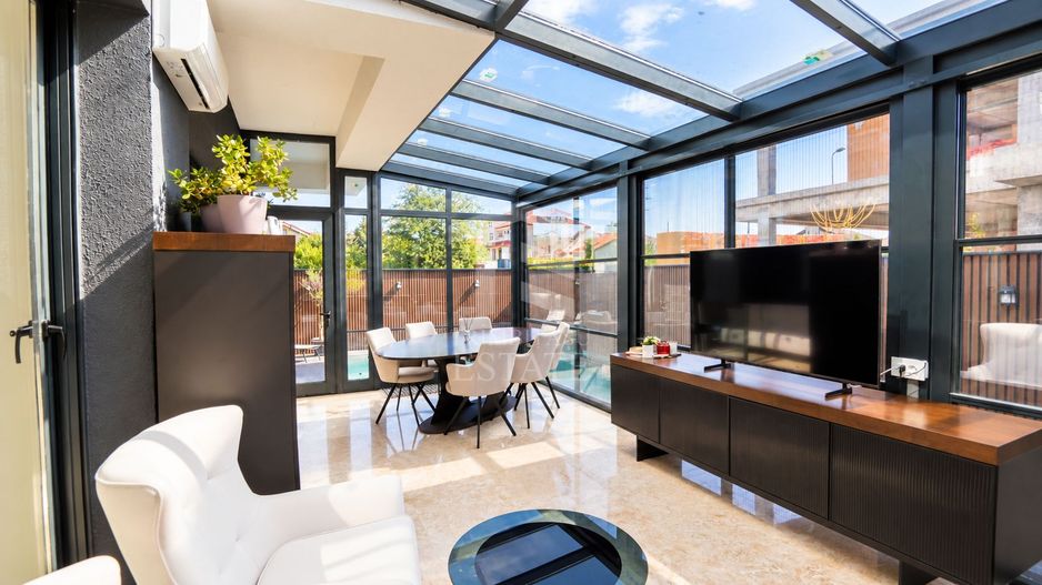 Casă spectaculoasă în Constanța | Design, tehnologie și confort - Poză 11