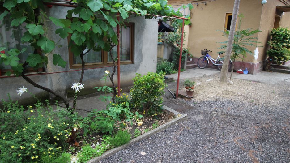 CASA CU TEREN MARE IN ZONA MEHALA - Poză 2