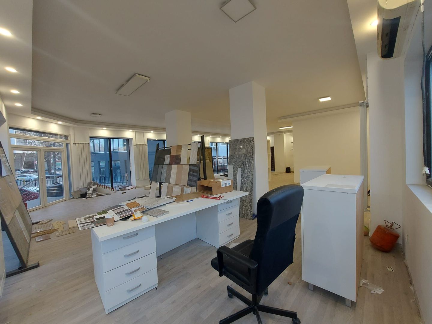 Mihai Bravu, fix langa metro - Studio Videochat | Salon | 400mp | - Poză 24