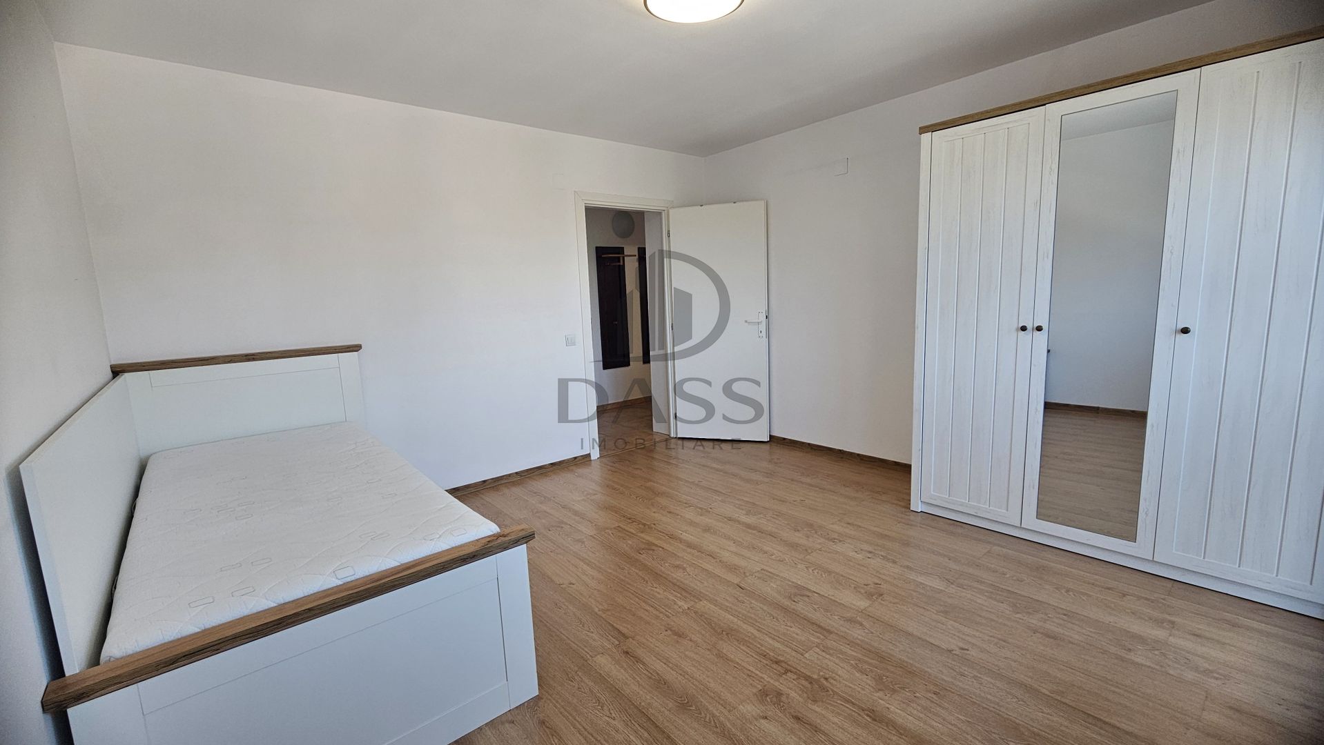 Apartament de inchiriat 6 camere 179 mp Etaj 2 + mansardă - Poză 5