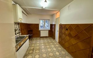 Ideal pentru familii, bine compartimentat, in zona linistita - Poză 2