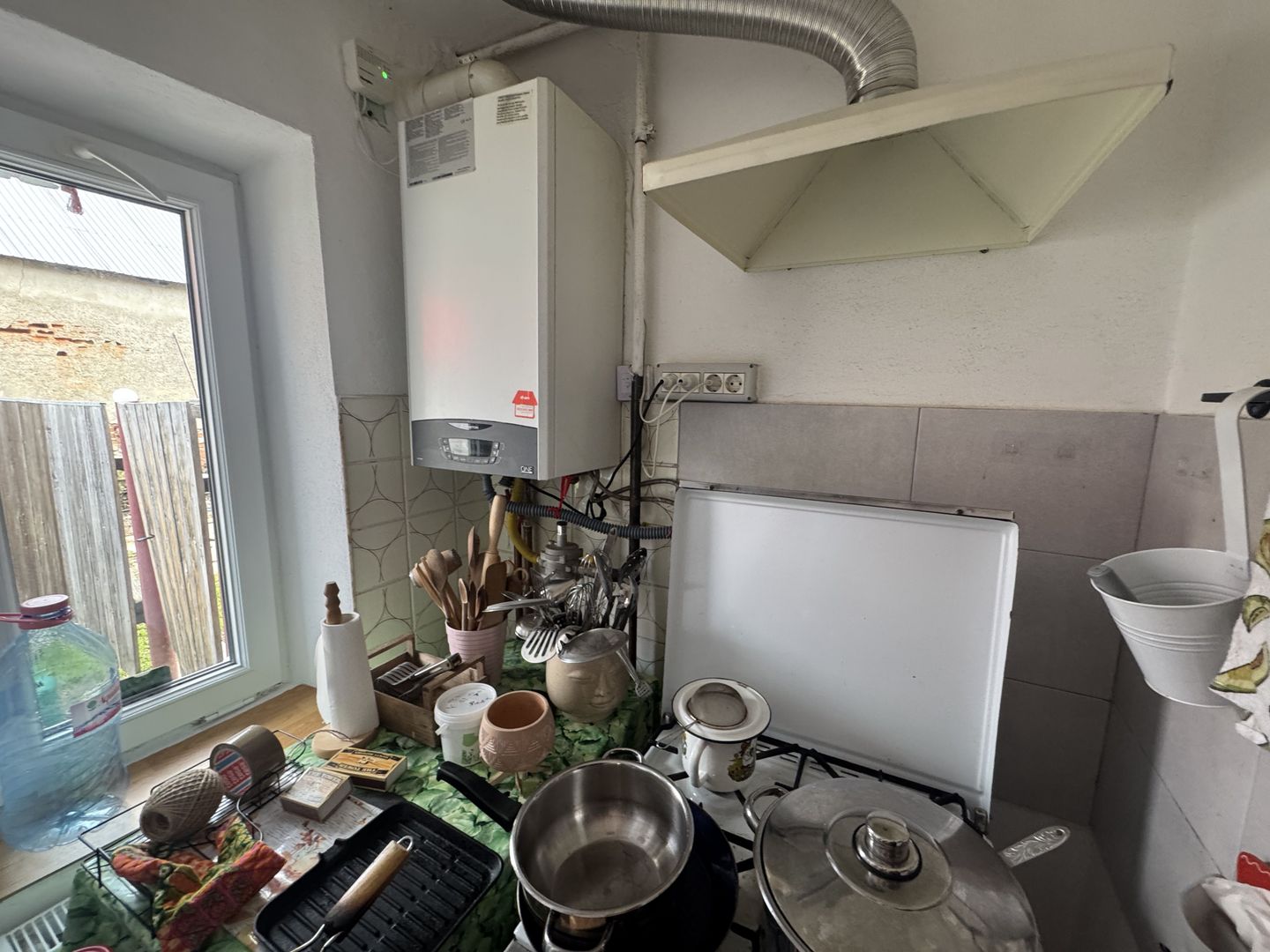Casa individuala in Arpasu de Sus, teren mare, partial renovata - Poză 11