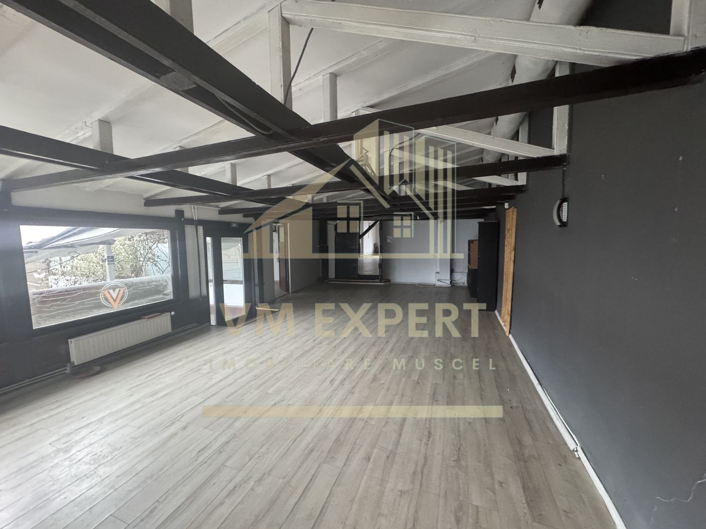 SPATIU COMERCIAL CAMPULUNG ZONA CENTRALA - Poză 3