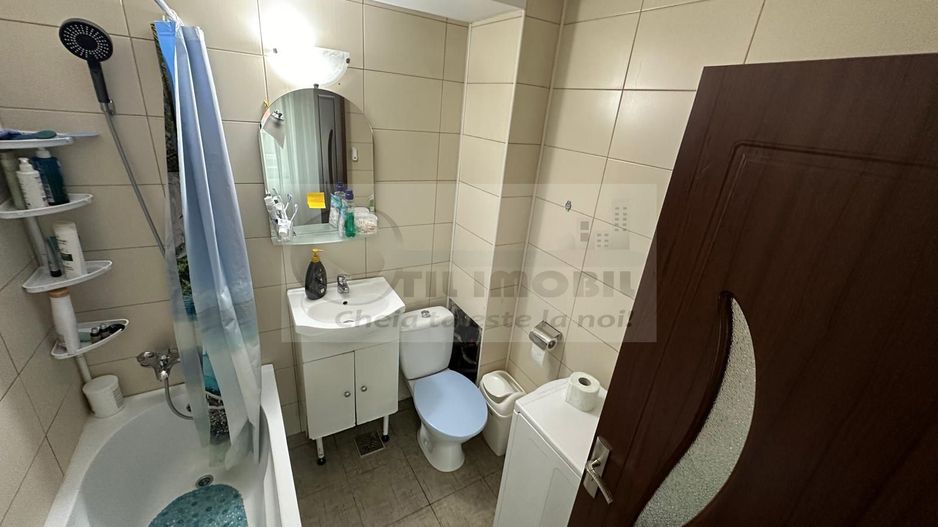 Apartament cu 2 camere, decomandat, 70 mp , etaj 1, zona Podu de Fier - Poză 5