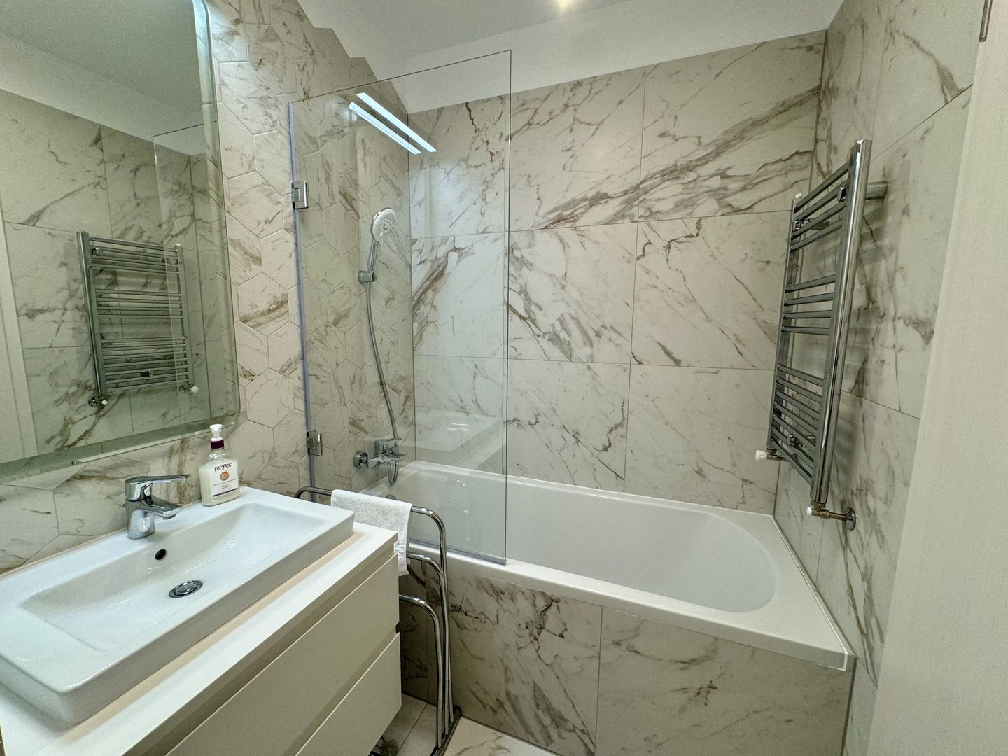 Apartament  la Isho cu vedere panoramica asupra orașului - Poză 19