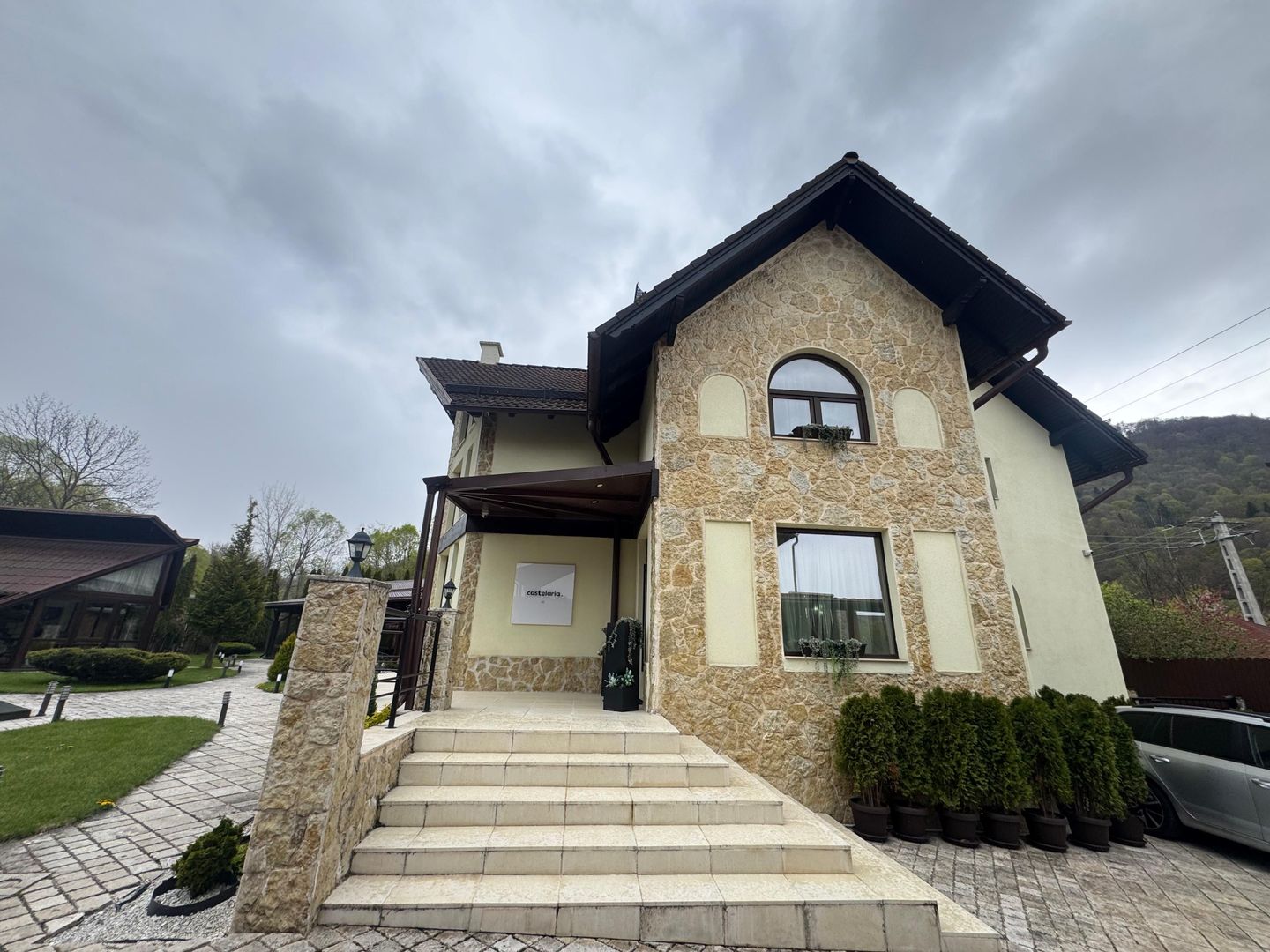 Pensiune deosebită în Bran || priveliște panoramică, facilitati premium - Poză 36