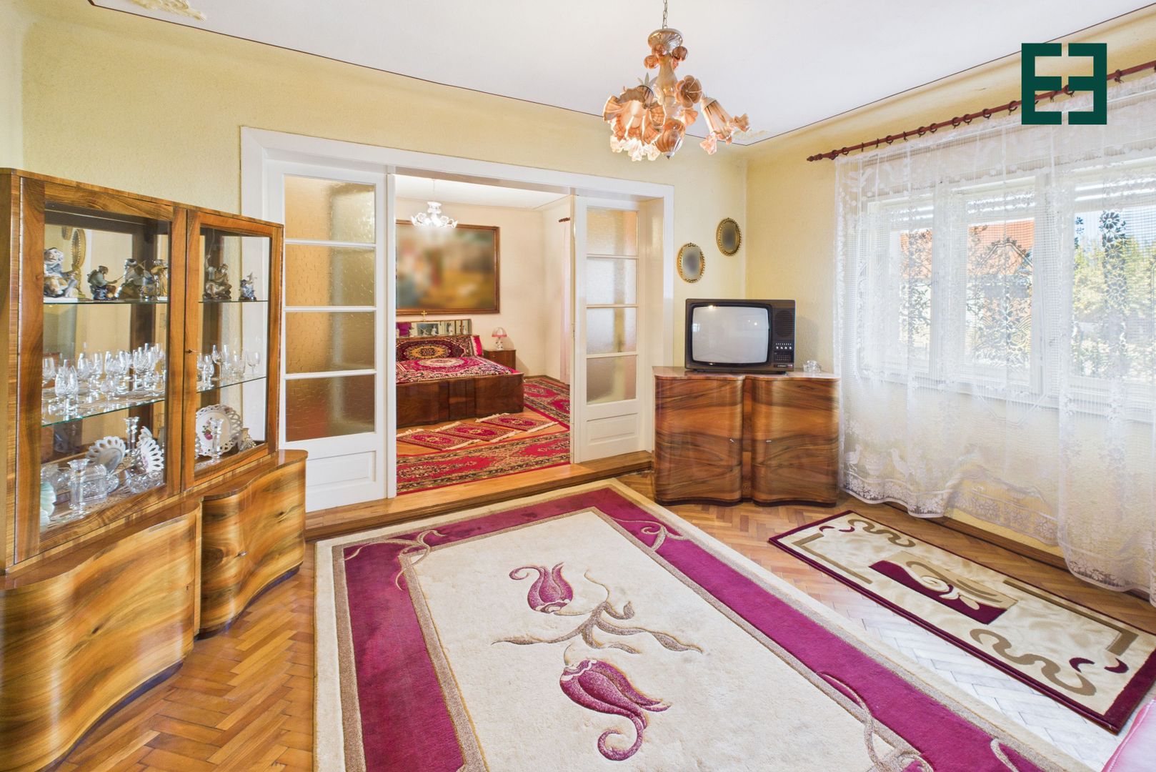 Casă cu 10 camere și 1437 mp teren în Ineu - Arad - Poză 12