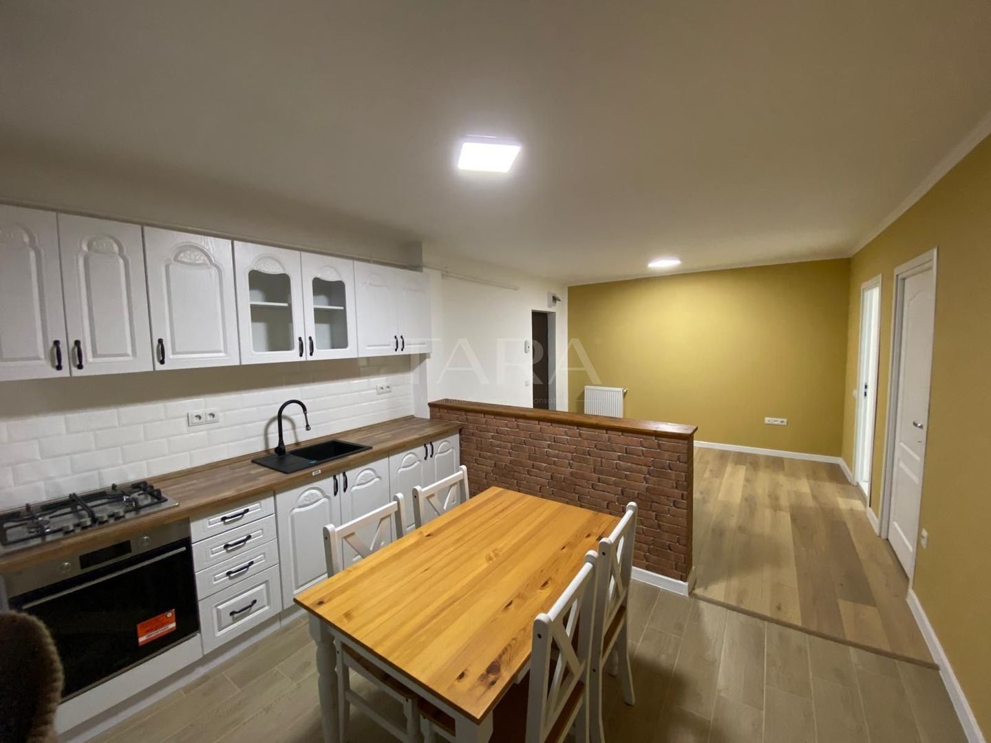 Apartament cu 2 camere si balcon generos, zona Eroilor  - Florești - Poză 3