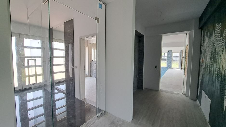 Vilă modernă premium cu piscină interioară, teren 1200 mp și panoramă - Poză 17